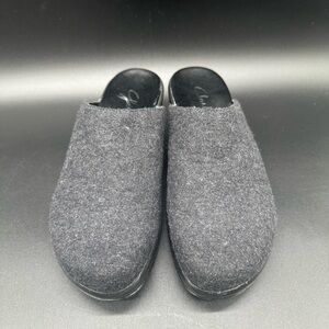 Clark’s Gray Felt Fabric Clogs Women’s Size 8.5. EXCELLENT CONDITION